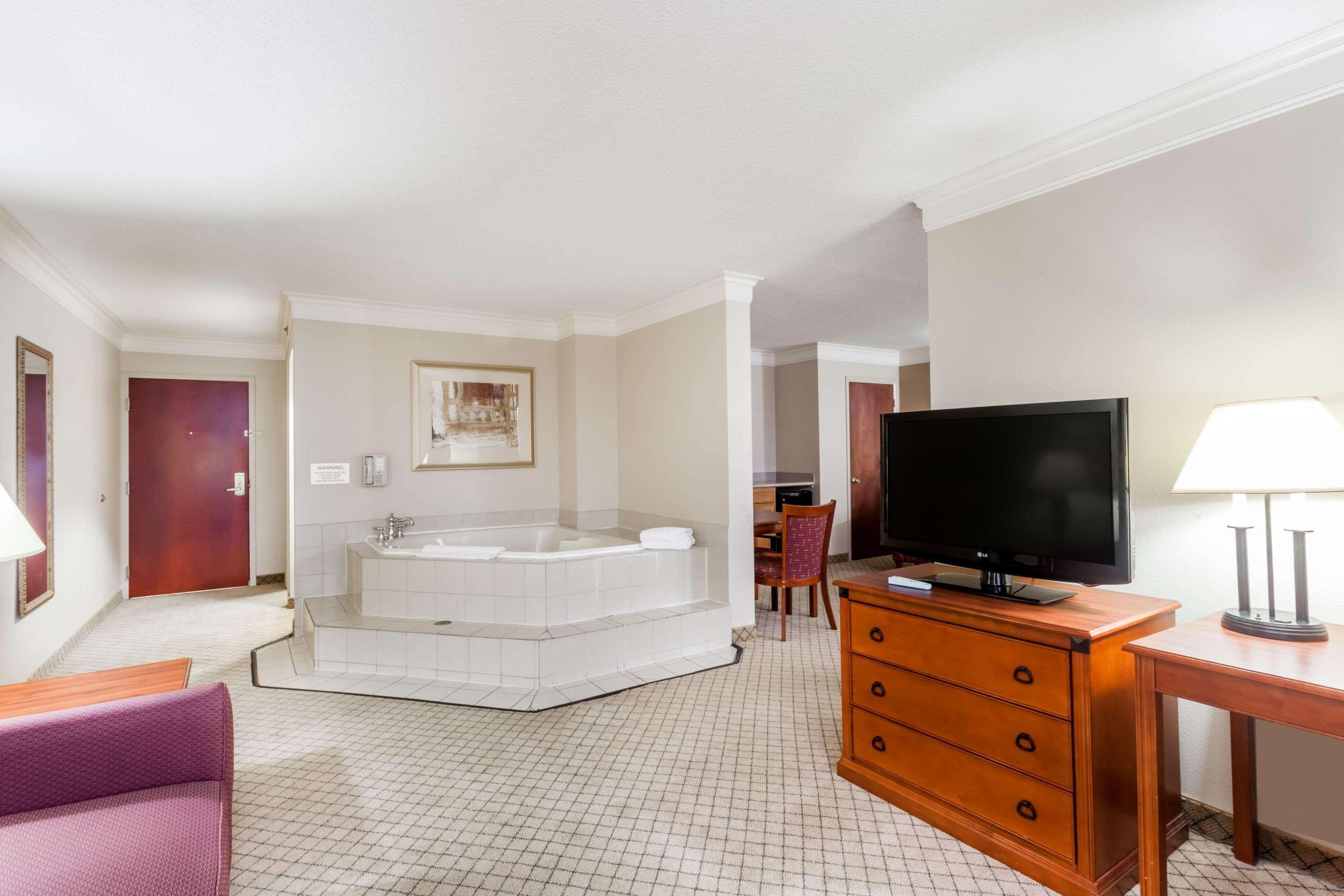 Baymont By Wyndham Madisonville Ngoại thất bức ảnh