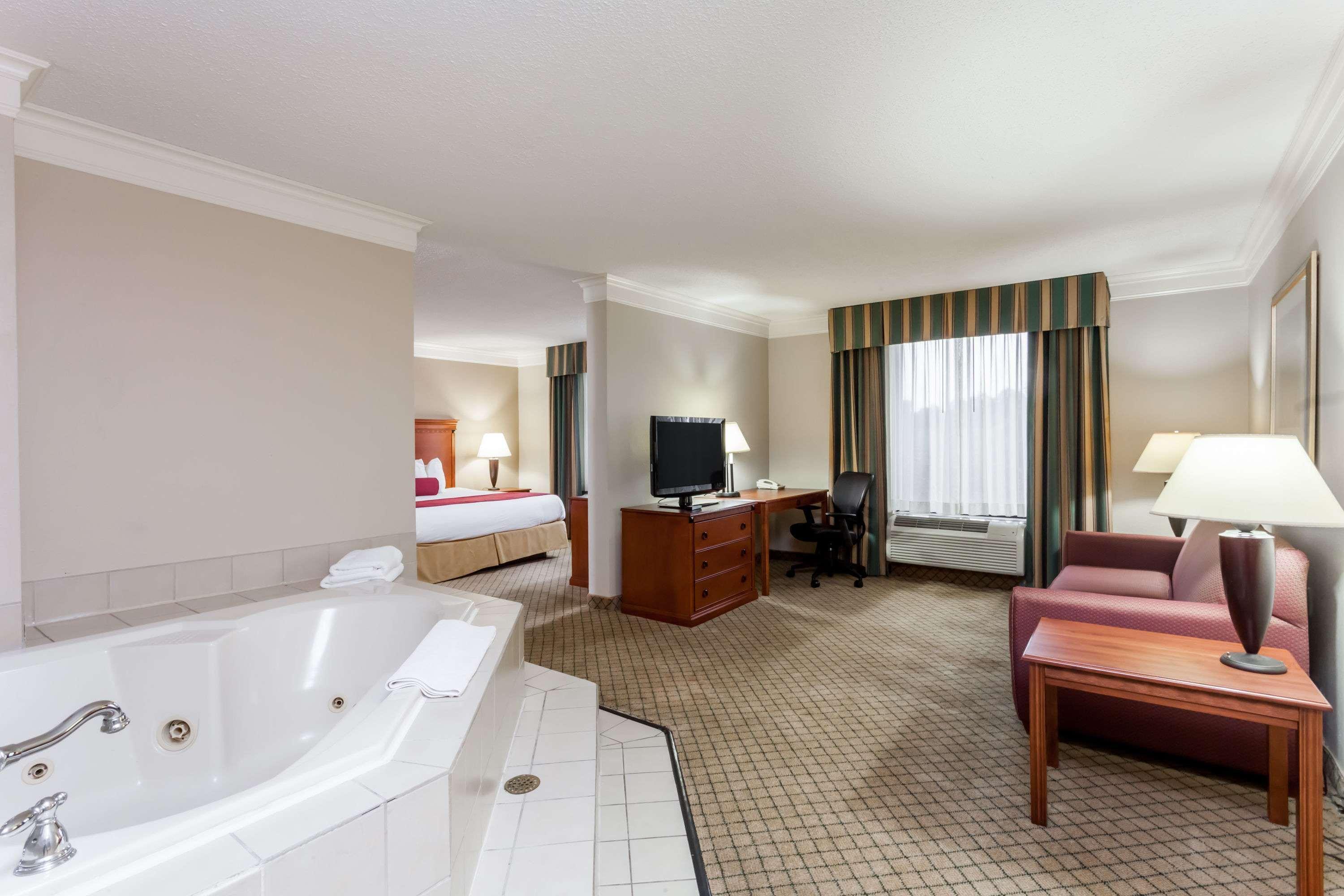 Baymont By Wyndham Madisonville Ngoại thất bức ảnh